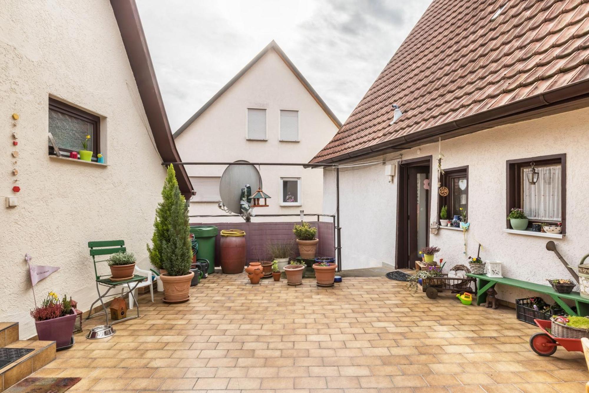 Apartmenthaus Ferienwohnungen Sila Weinstadt Exterior photo