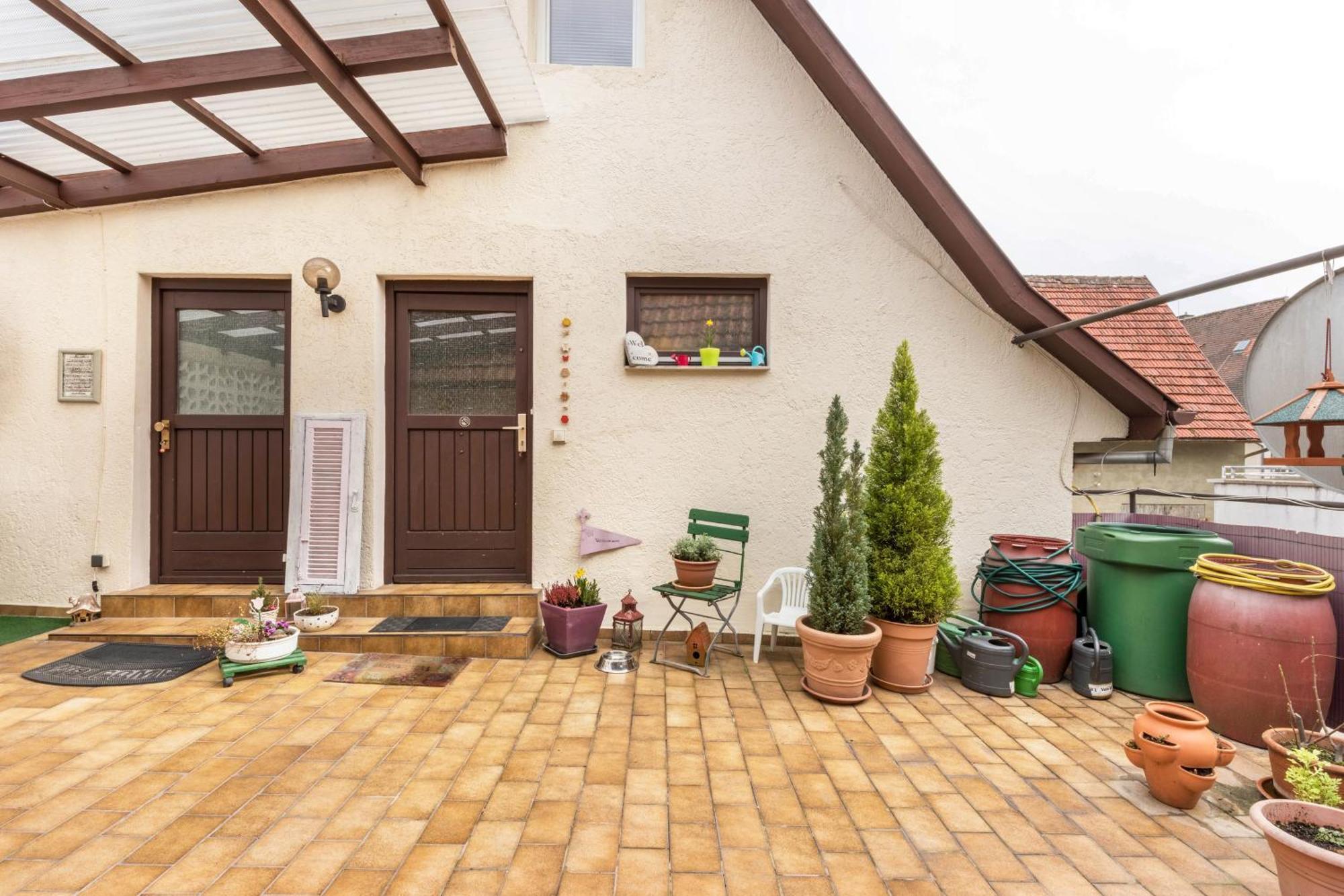 Apartmenthaus Ferienwohnungen Sila Weinstadt Exterior photo