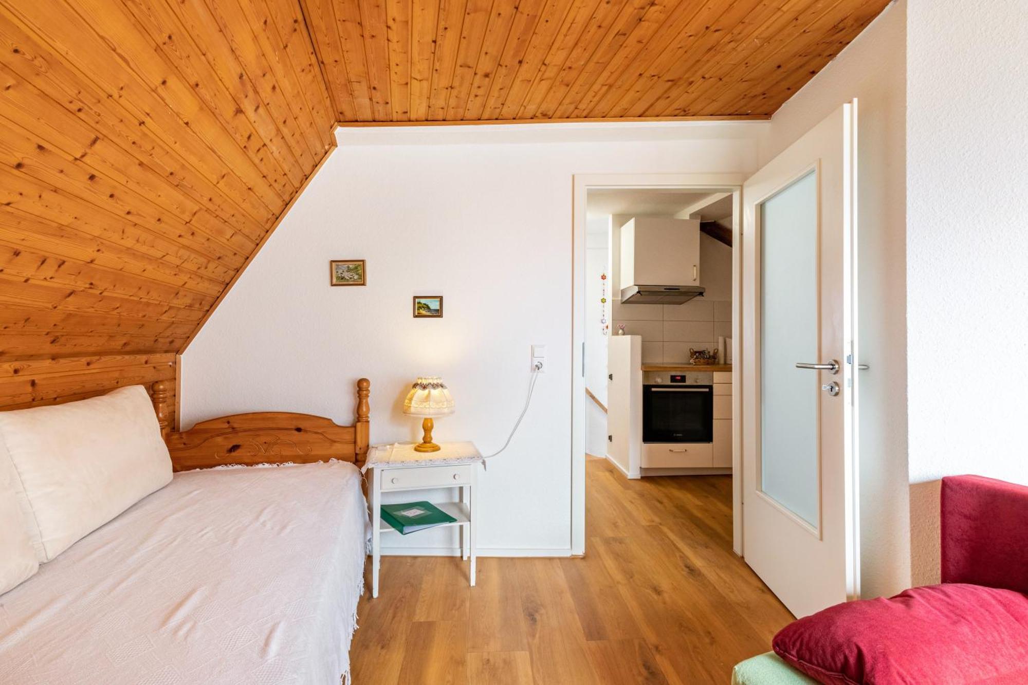 Apartmenthaus Ferienwohnungen Sila Weinstadt Exterior photo