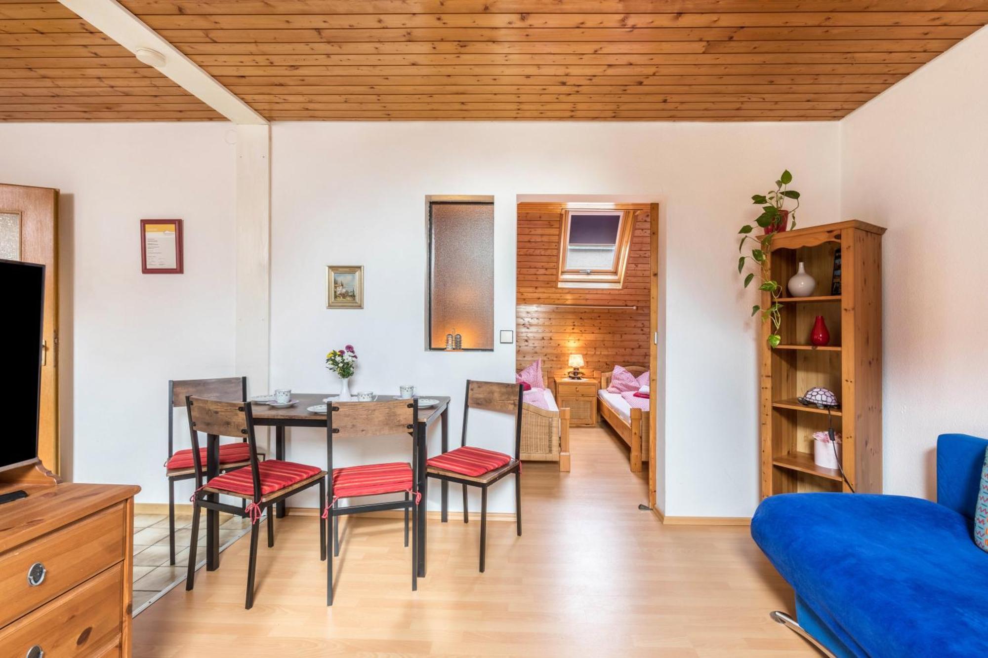 Apartmenthaus Ferienwohnungen Sila Weinstadt Exterior photo