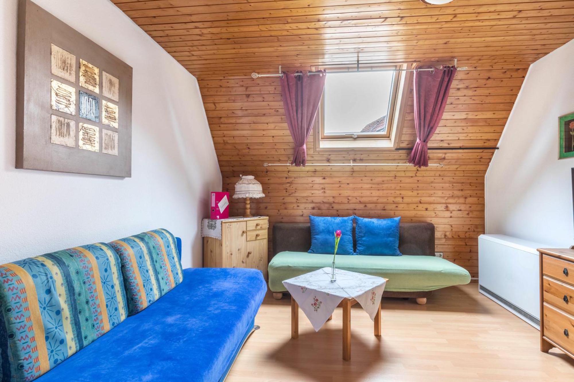 Apartmenthaus Ferienwohnungen Sila Weinstadt Exterior photo